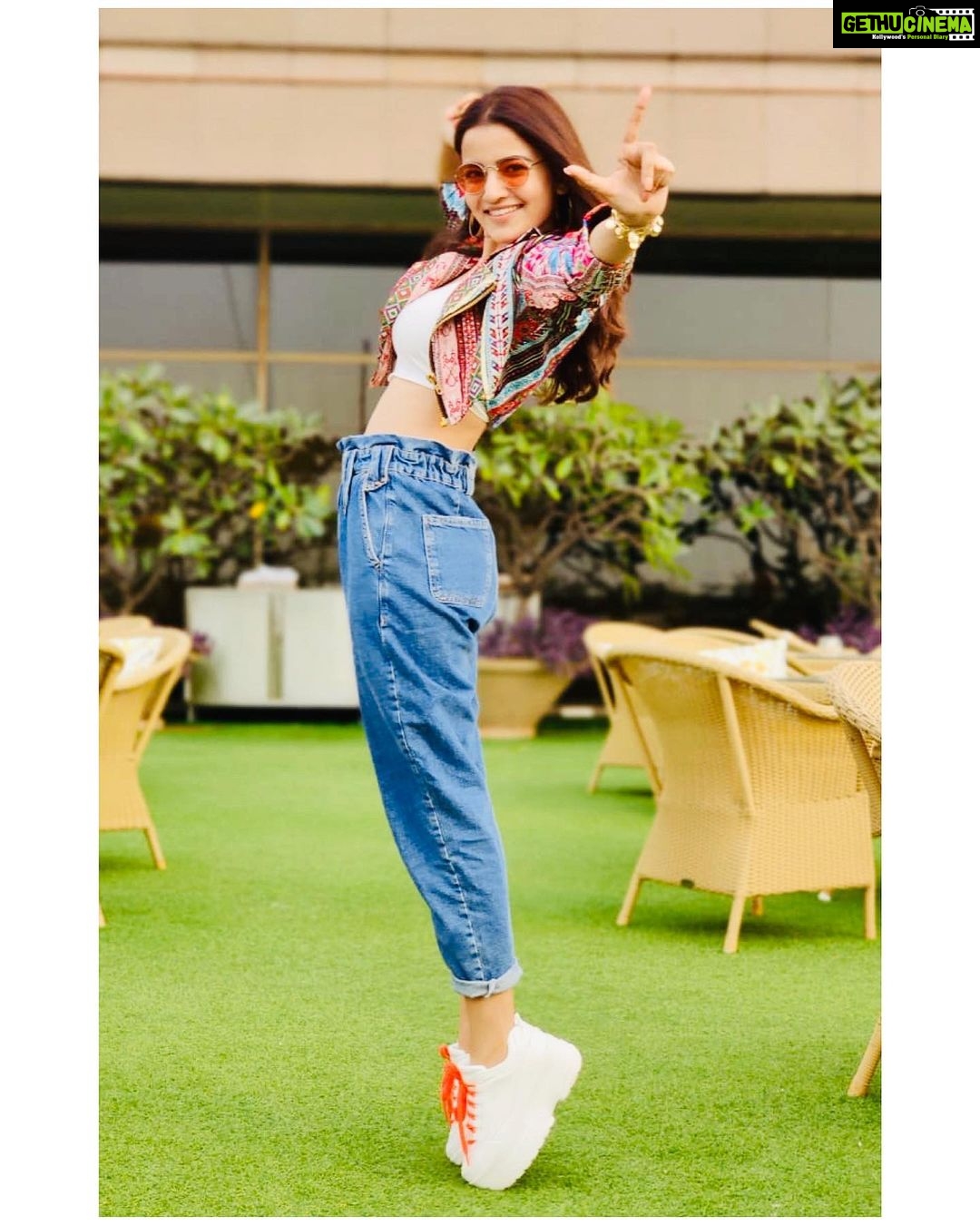 Rukshar Dhillon Instagram - Nachale tu Nachale tu Nachale tu Nachaleš Soaring high on the Bhangra feverš„ #BhangraPaaLe #Promotions #bhangrapaale3rdjan #bhangramode #soundon Styled by- @eshaamiin1 Make up- @anishagupta_ Hair- @shilpabhapker