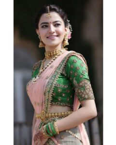 Rukshar Dhillon Instagram - Wedding Ready-The South Indian way✨
Styled by- @meghanaalluri 
Outfit- @sindhureddyofficial 
Jewellery- @bcos_its_silver 
Hair- @avalon_bangalore 
Photogropher- @chandan_gowda_photography