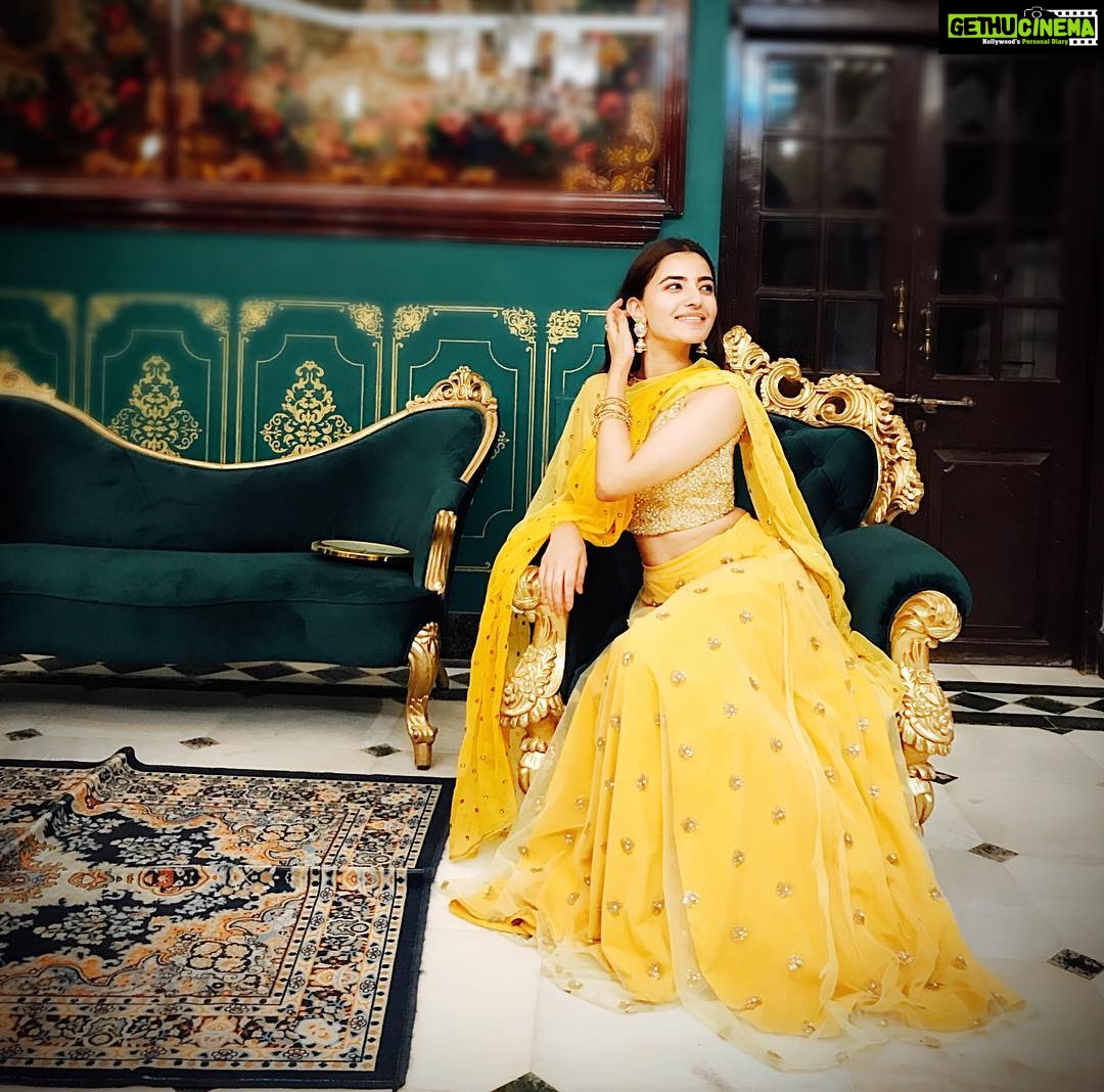 Rukshar Dhillon Instagram - When someone says it’s Sunday🤩💛 ... ... A good random click- @dheerenramkumar Bangalore, India