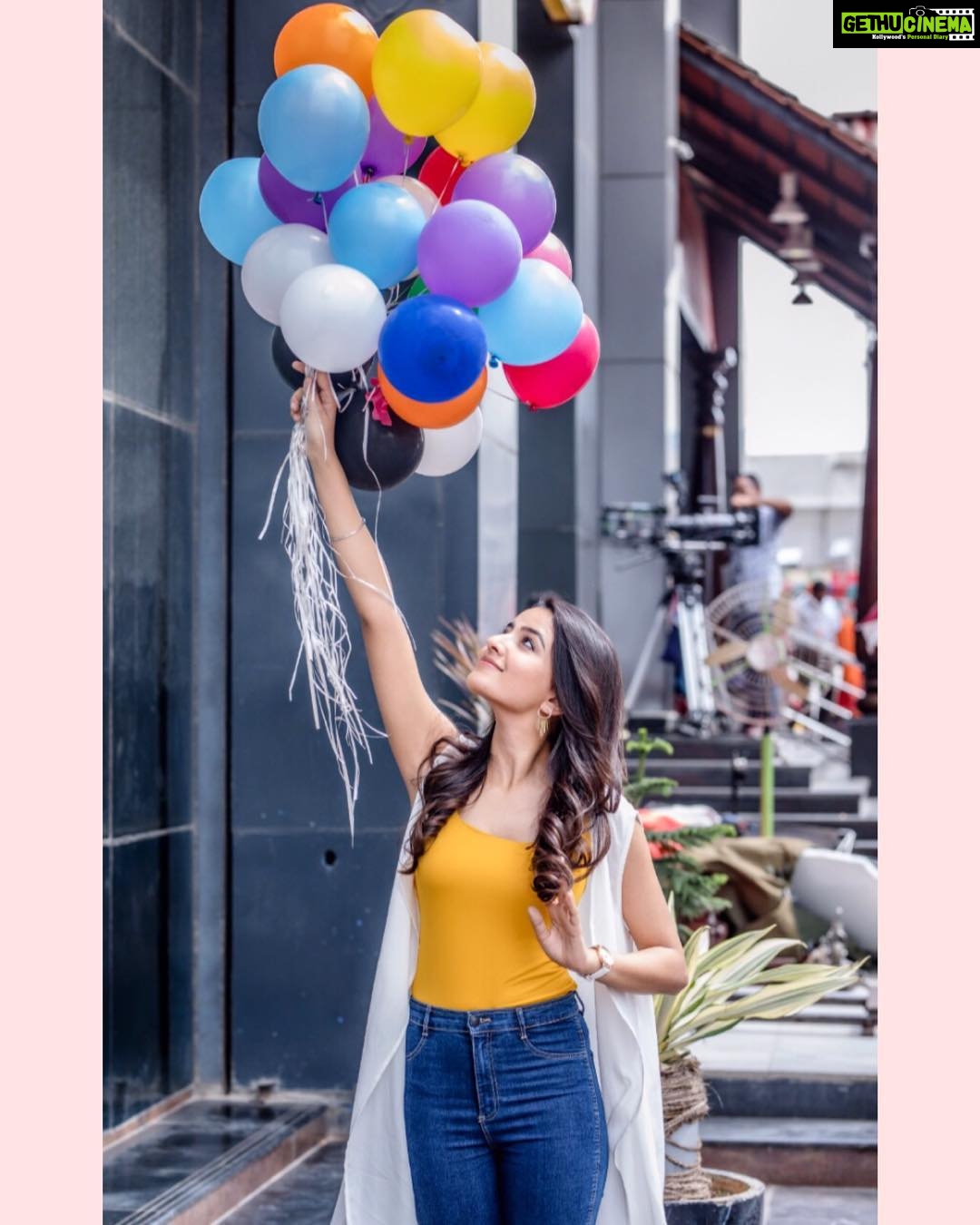 Rukshar Dhillon Instagram - Your wings already exist, all you have to do is learn to fly. Don’t hesitate to take off, just go for it and you will see yourself soar high! Happy Women’s Day❤️ Love to all of you Keep shining✨✨