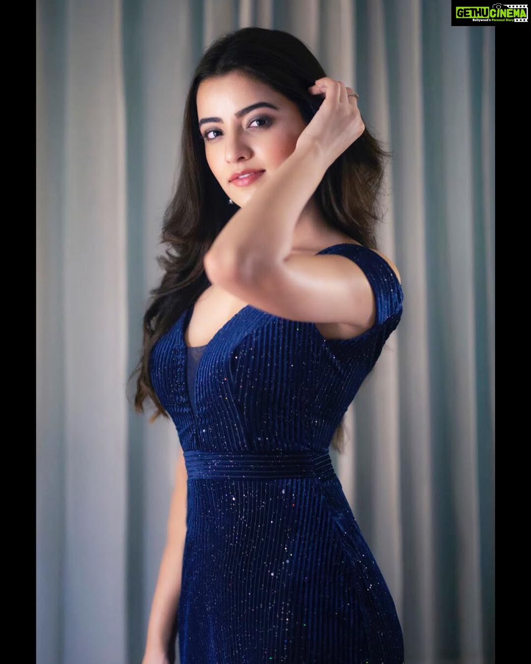 Rukshar Dhillon Instagram - Sparkle✨ @goodsofdesire.vizag @chinthuu_klicks @meghanaalluri @makeupandhairbykanupriya