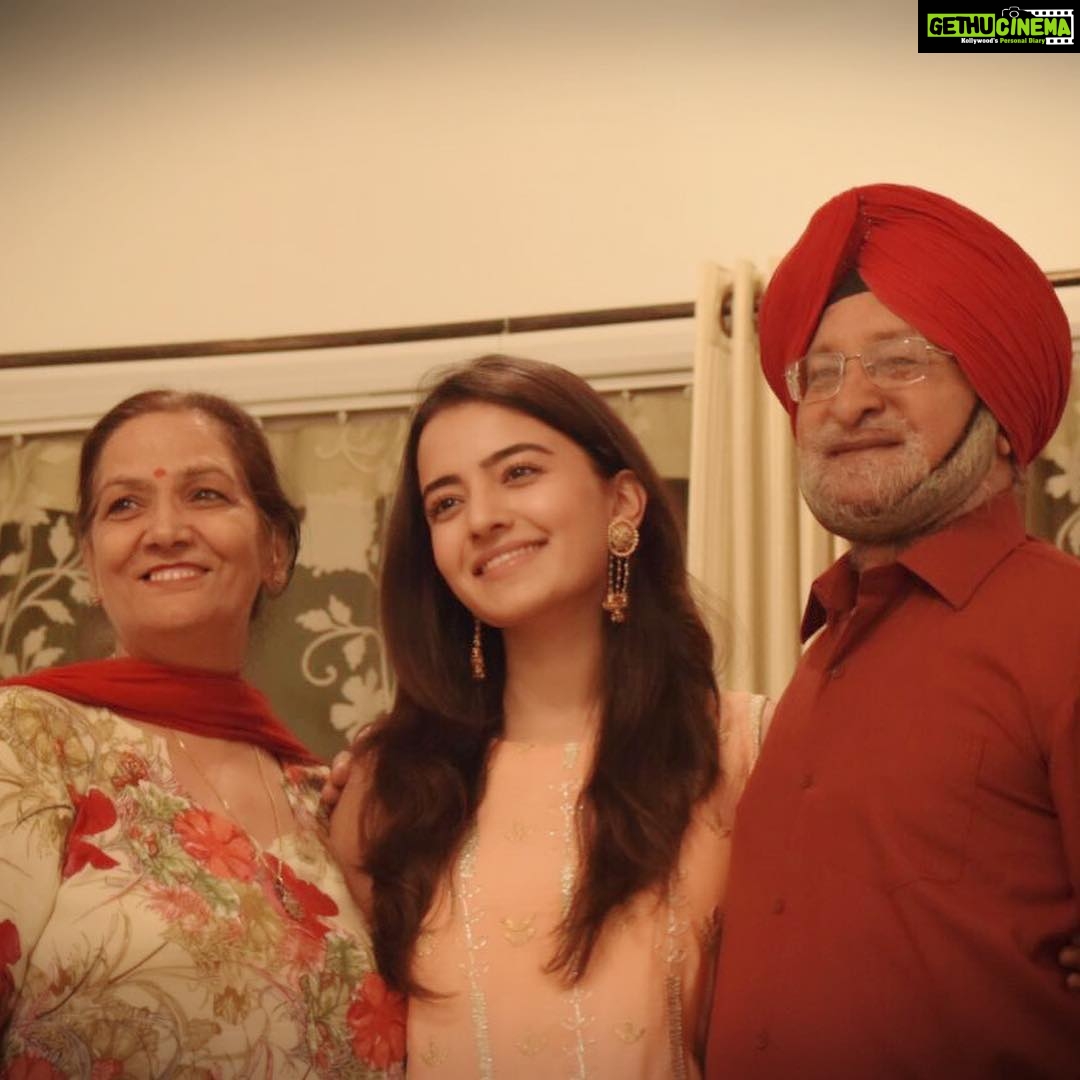 Rukshar Dhillon Instagram - #Love #Strength #Family ❤️