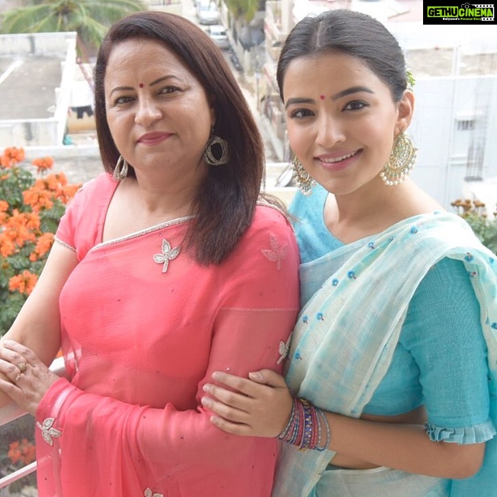 Rukshar Dhillon Instagram - Happy birthday Mama😘😘 Words are not enough to thank you for all that you’ve done for us. Fought each battle but always made sure we got the best. And here we are today. It’s hard to take credit for any of the successes I have in life. As hard as I have worked to become the best I can be, you worked even harder to help me reach my dreams. Nothing would have been possible if you weren’t by my side. Thank you for all the guidance, support and immense love. Love you the most Ma❤️❤️ #likemotherlikedaughter