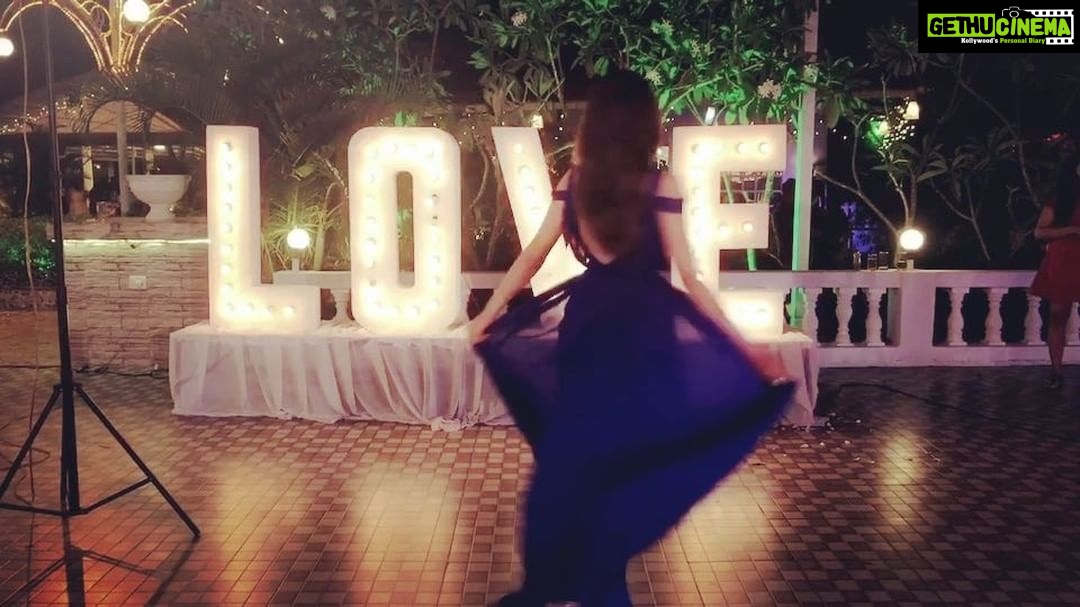 Rukshar Dhillon Instagram - The joy of loving someone is the most purest and beautiful feeling ever. Be it any relation, love is irreplaceable. Happy Valentines Day to you all❤️ Go out there and celebrate love💌💌💌 Video credits- @eweedamary Goa