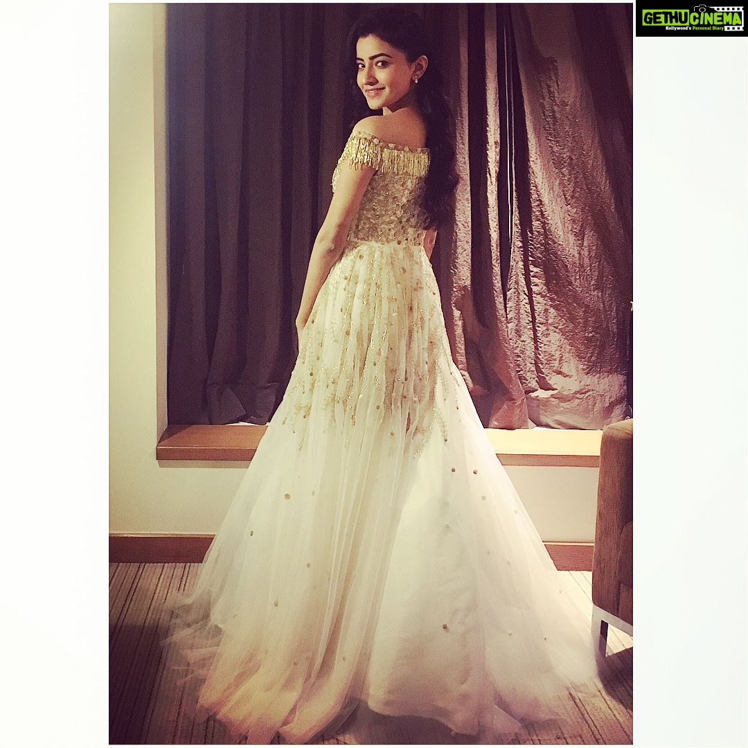 Rukshar Dhillon Instagram - Jio Filmfare Awards South 2017! Gown- @sashivangapallicouture Earrings- @forevernew_india Styled by- @evelyn.c7 @filmfare Hotel Novotel, HICC, Hyderabad