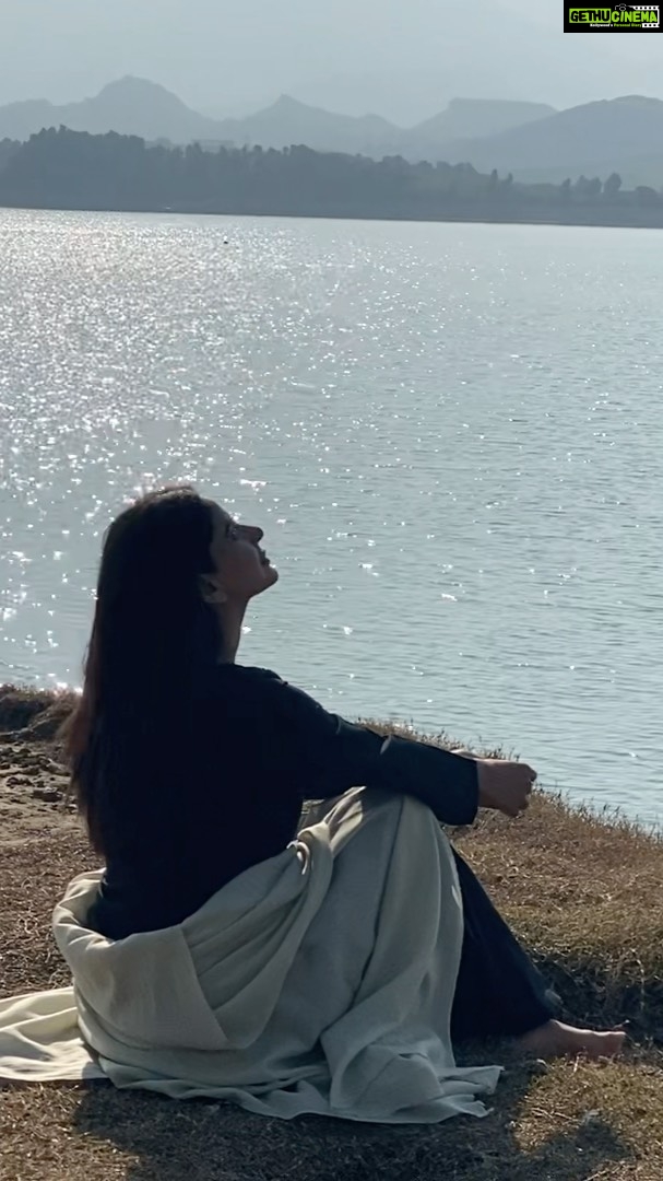 Saba Qamar Zaman Instagram - Bade Acchee lagte hai Kyaa? Yeh Dharti, yeh nadiyaa, yeh rainaa aur? Aur tum