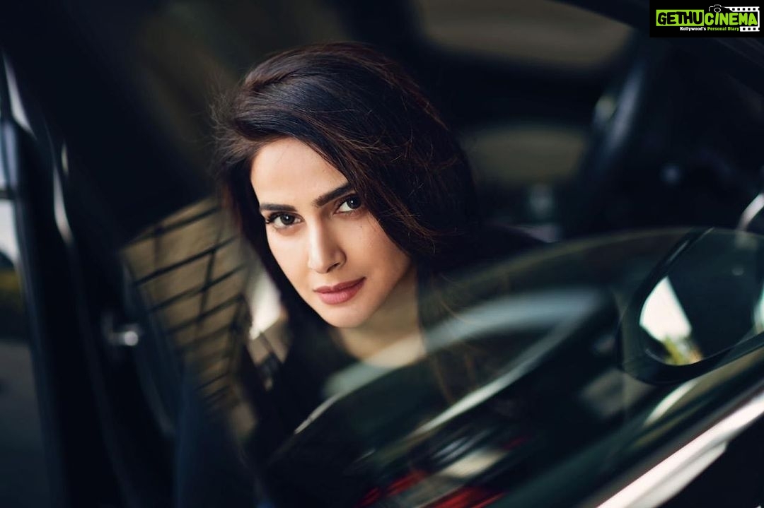 Saba Qamar Zaman Instagram - Khamoshiyan jo sun le meri Inn mein tera hi zikar ha 😊 Lahore, Pakistan