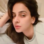 Saba Qamar Zaman Instagram – Dinner time mein breakfast kaisay order karon? 💭🤓
#jetlagged Karachi, Pakistan