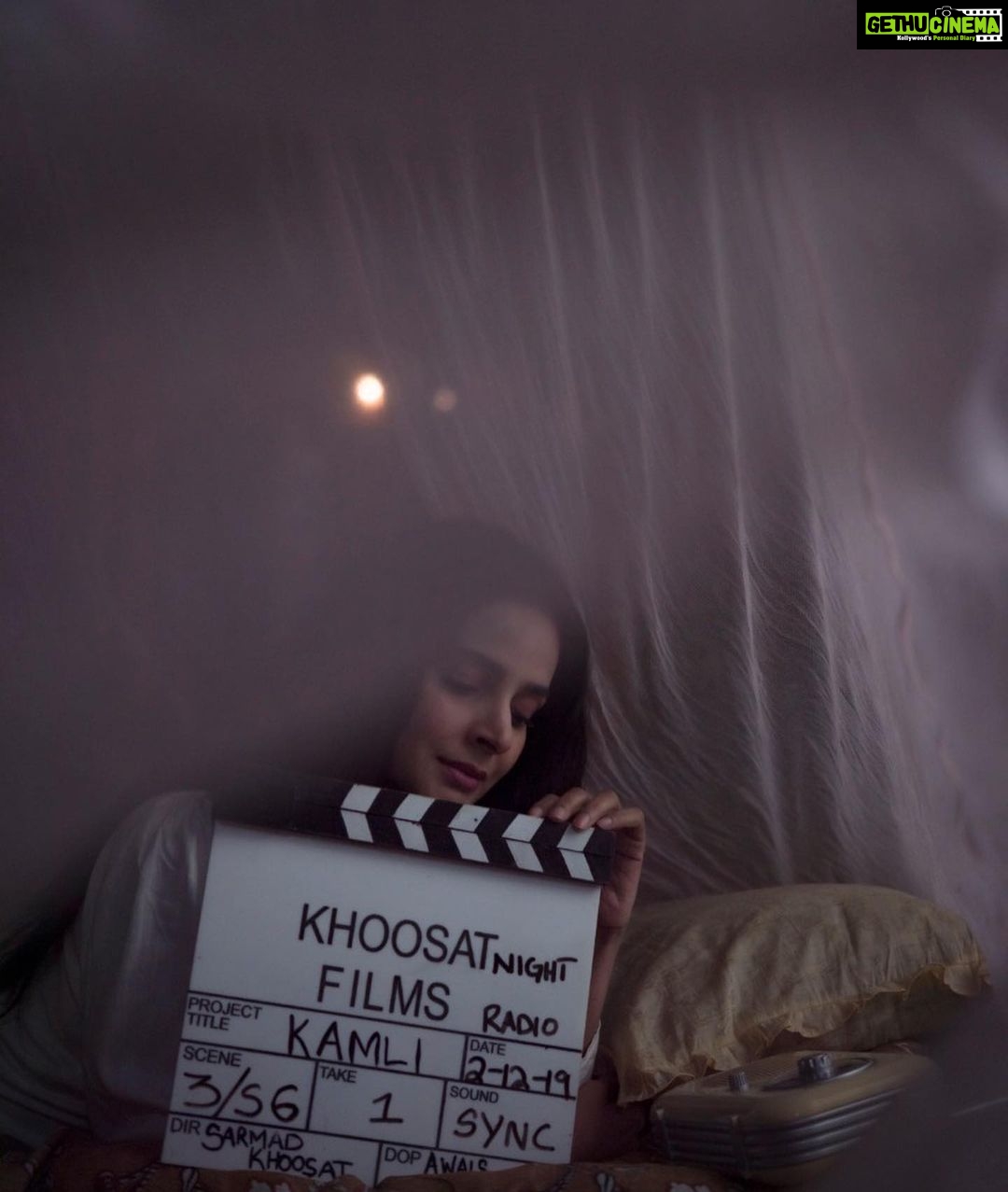 Saba Qamar Zaman Instagram - And it's a wrap!! Thank you @sarmadkhoosat for making me a part of this incredible project, you're truly amazing. Thank you @kanwalkhoosat for taking such good care of me. You were a blessing on set. Congratulations to the entire team of Kamli for putting together this project. #kamlithefilm We’re coming to you in 2020 get ready. 🤞 #kamli 🎬