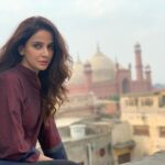 Saba Qamar Zaman Instagram - Weather 🥰 Badshahi Mosque Lahore