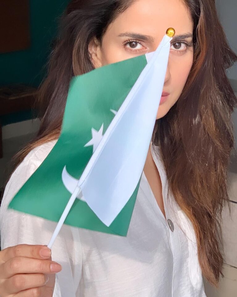 Saba Qamar Zaman Instagram - There’s no power in this world that can undo Pakistan. -Jinnah Tu Salamaat Watan, taa Qayamat Wataan 😍 Pakistan Zindabaad 🇵🇰 #IndependencewithKashmir #Pakistanstandswithkashmir
