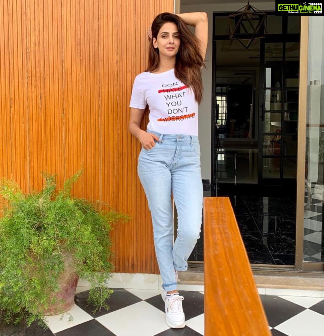 Saba Qamar Zaman Instagram - Love is the answer. I’m in love with the collection of @uxmofficial ✨ Hurry up, order yours now! 😍 @urwatistic @mawrellous #SabaQamar #SabaQamarZaman Home Sweet Home