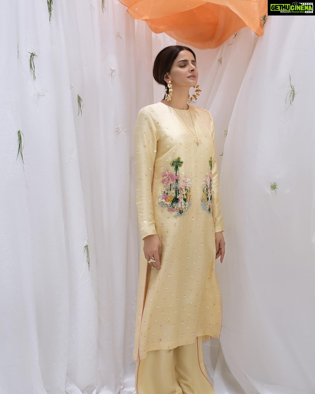 Saba Qamar Zaman Instagram - Sometimes you have to shut your eyes, so you can see the real beauty 👗 @hussainrehar.official 💄 @fatimanasirmua 📸 @aleehassanphotographe Styling @yash645 ❤️ Lahore, Pakistan