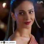 Saba Qamar Zaman Instagram - #Repost @lux_pakistan with @get_repost ・・・ Ruke na woh Ruke! Saba Qamar is beautiful and unapologetically so! #LUX #KhoobsurtiSeKyaSharmana #BeautyBeginsWithLUX Karachi, Pakistan