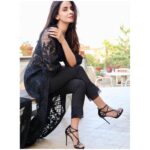 Saba Qamar Zaman Instagram – 🖤 Thank you @asimjofa for the lovely outfit from your Festive Mysorie Chiffon Collection. #IWearAsimJofa, do you?
#Asimjofa #mysoriechiffon #festivemysorie #chiffon #launchingsoon #comingsoon  #AJsummergoals #FashiongoalsbyAJ #CelebsInAsimJofa #SpottedinAsimJofa