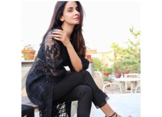 Saba Qamar Zaman Instagram - 🖤 Thank you @asimjofa for the lovely outfit from your Festive Mysorie Chiffon Collection. #IWearAsimJofa, do you? #Asimjofa #mysoriechiffon #festivemysorie #chiffon #launchingsoon #comingsoon #AJsummergoals #FashiongoalsbyAJ #CelebsInAsimJofa #SpottedinAsimJofa