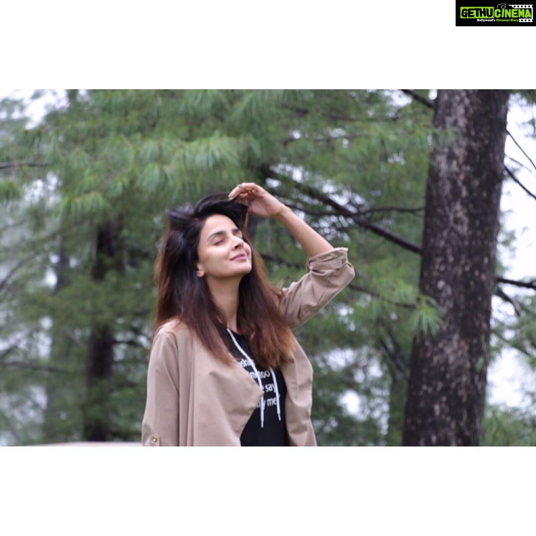 Saba Qamar Zaman Instagram - Main hoon hi nahi iss duniya ki 🙃