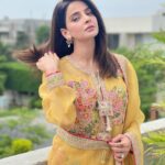 Saba Qamar Zaman Instagram - Be good to people for no reason. 💛🌼 👗 @hussainrehar.official PEACE