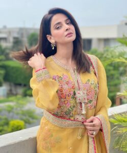 Saba Qamar Zaman Instagram - Be good to people for no reason. 💛🌼

👗 @hussainrehar.official