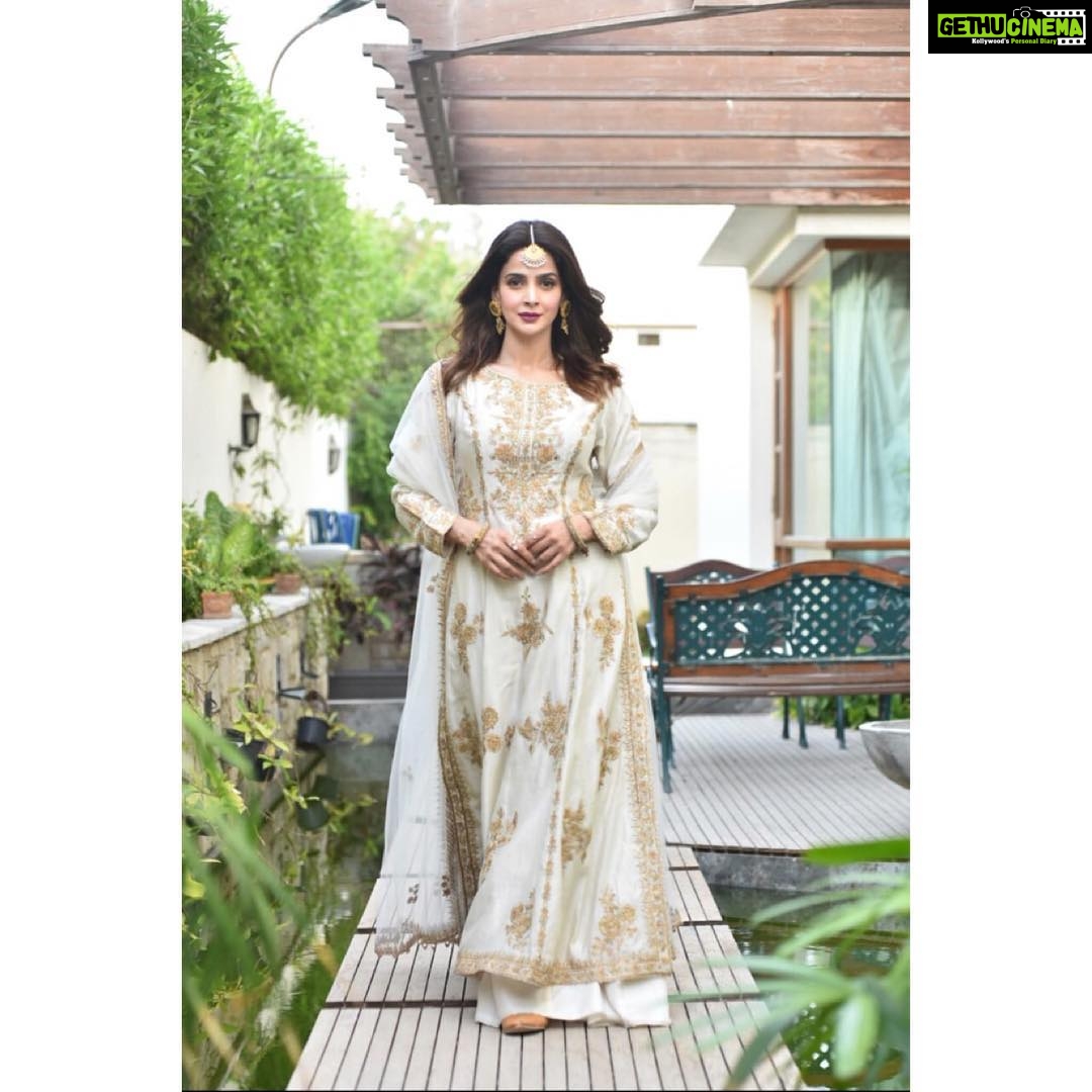 Saba Qamar Zaman Instagram - Thank you for the lovely gift 👗 @rimpleandharpreet Shot by @syed_zafar_fashionphotographer Hair & makeup @joyce_robert_mua Designer @rimpleandharpreet Jewellery by @alijaverijewelers #sabaqamar #humtv #eidspecialfilm #dildiyangallan #comingsoon Karachi, Pakistan