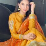 Saba Qamar Zaman Instagram – Eid Mubarak! 💛🧡

👗 @mohsin.naveed.ranjha Lahore, Pakistan