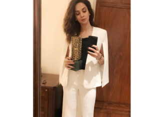 Saba Qamar Zaman Instagram - Thank you 🙏🏽 for the honour and privilege to be an icon! Much love and respect! #nationaliconawards2018 #mariyumaurengzeb #ptv #sabaqamar @vaneezaofficial #actors #life #passion #followyourdreams Islamabad, Pakistan