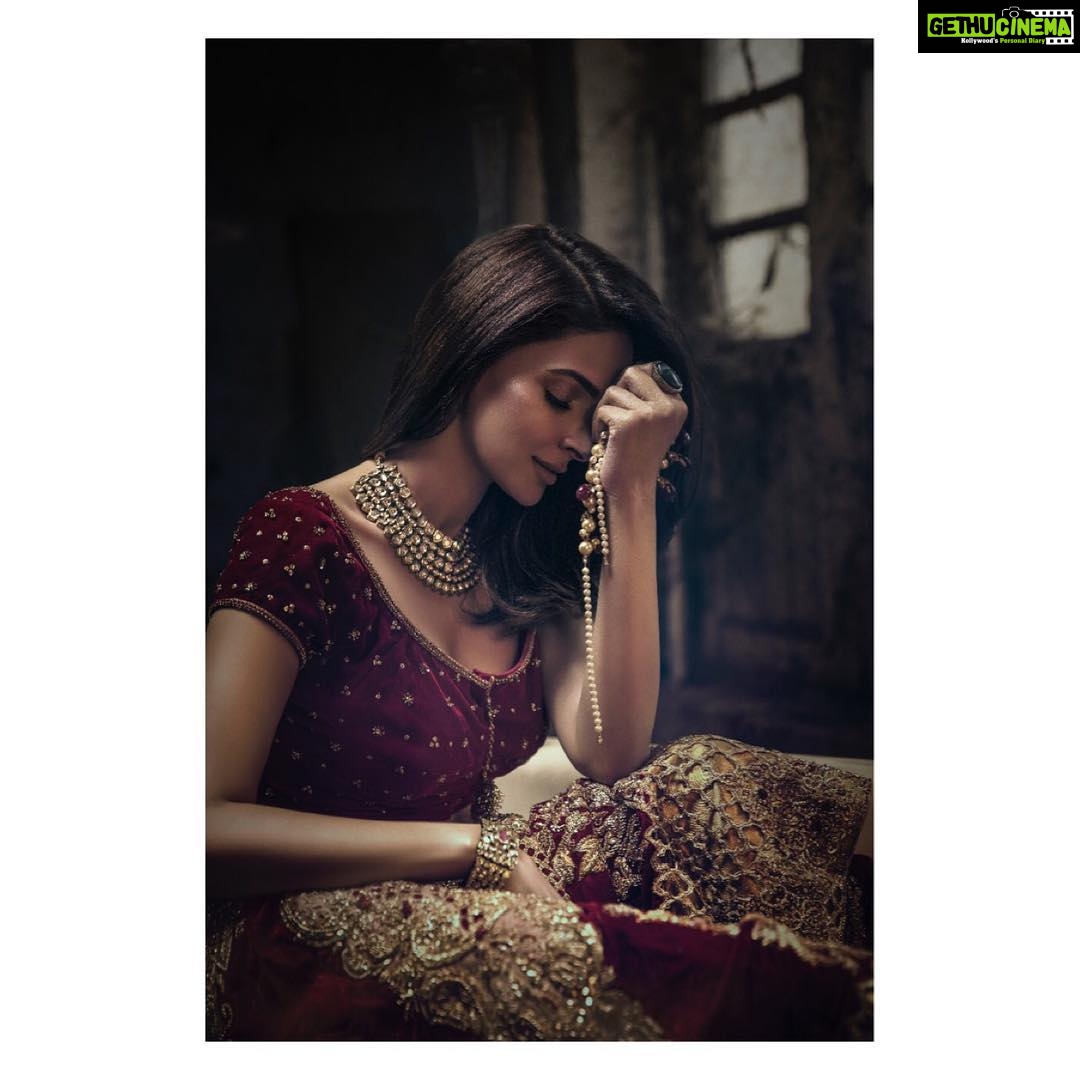 Saba Qamar Zaman Instagram - Designer @mahidkhawar Shot by @maazabbasiofficial @mohsinbhattiofficial Hair & makeup @fatimanasirmua Jewellery @sultan2363 Actor @sabaqamarzaman