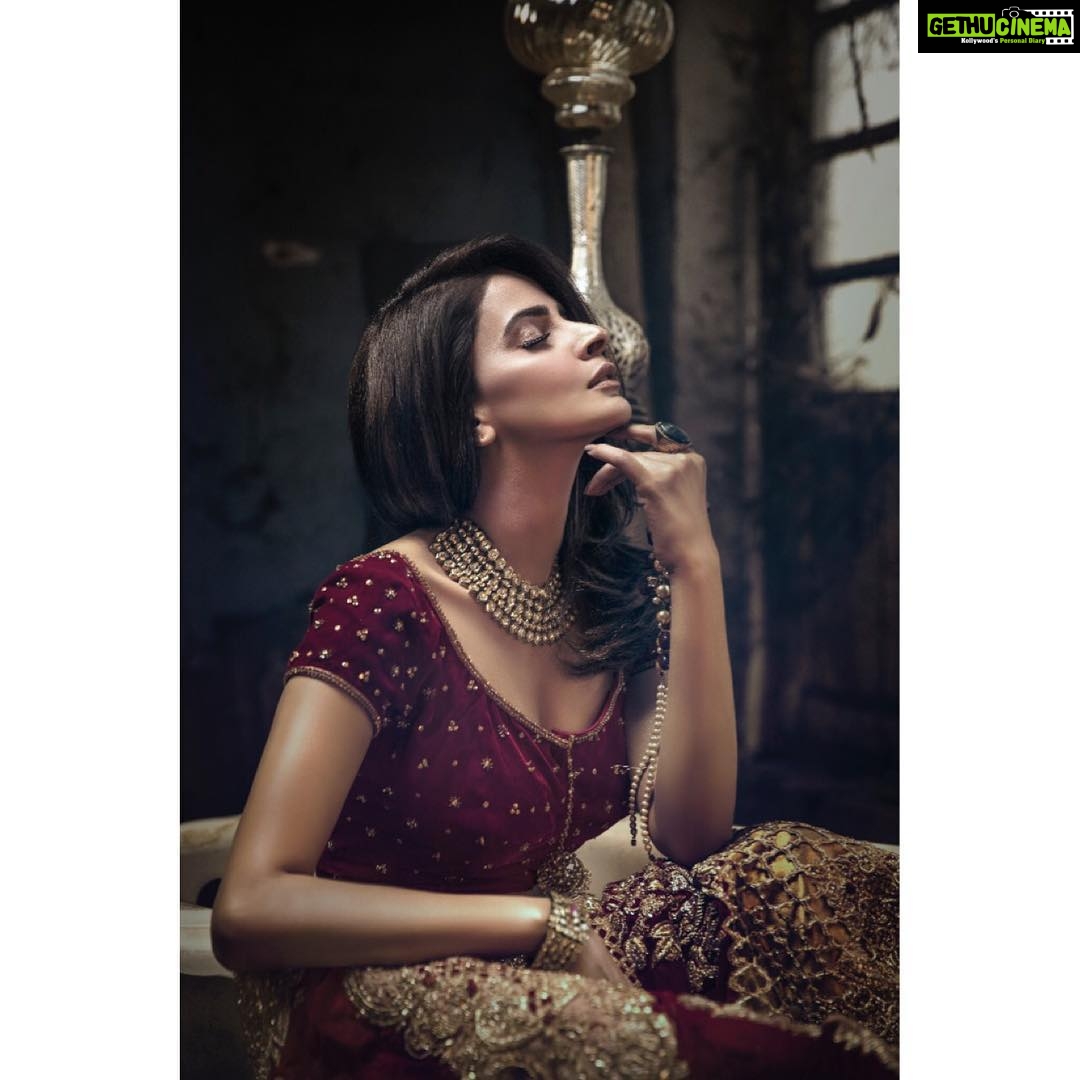 Saba Qamar Zaman Instagram - Designer @mahidkhawar Hair & makeup @fatimanasirmua Shot by @maazabbasiofficial @mohsinbhattiofficial Jewellery @sultan2363 Actor @sabaqamarzaman