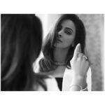 Saba Qamar Zaman Instagram - Look in the mirror That’s your competition. ❤️ Shot by @deeveesofficial Styling @yash645 Hair & makeup @fatimanasirmua Actor @sabaqamarzaman