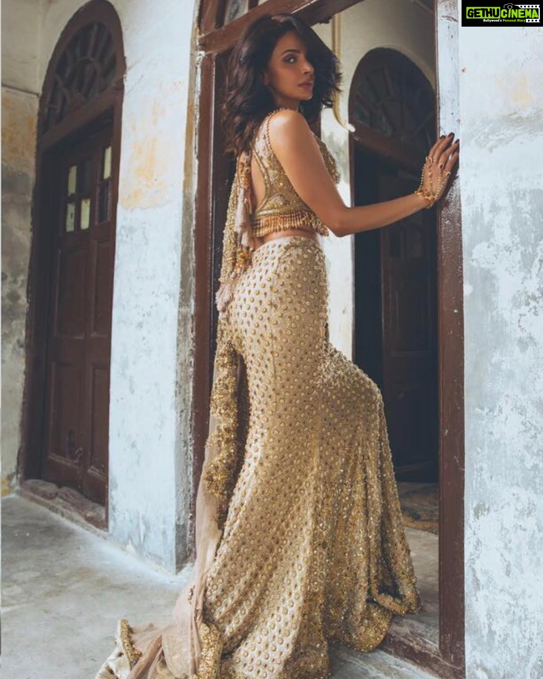 Saba Qamar Zaman Instagram - HELLO‼️✨ Wardrobe: @LajwantiOfficial Actor: @SabaQamarZaman Shot by @AbdullahHarisFilms Hair & Makeup: @FatimaNasirMUA Jewellery: @shafaqhabibjewellery Styling @AnaumH & @AbdullahHarisFilms Coordination: MINT PR @mintcommpk #marchissue #sabaqamar #lajwanti #abdullahharis #mintpr #pakistaniactors #womensissue #pakistanicelebs #Pakistan #pakistanifashion #pakistanidesigners #instacool #instadaily #lahore #karachi #islamabad #hellopakistan #hellomagazine @hellopakistan #covershoot