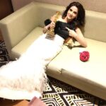 Saba Qamar Zaman Instagram - Thankyou Masala for honouring me with this award. You made my day. I would like to thank all my fans from around the globe for all the love and appreciation they have given me. Thank you! ❤️ Thank you @shehlachatoorprivate for the lovely outfit 😍 #sabaqamar #masalaawards2017 @masalauae #bestactress #hindimedium #baaghi #dubai
