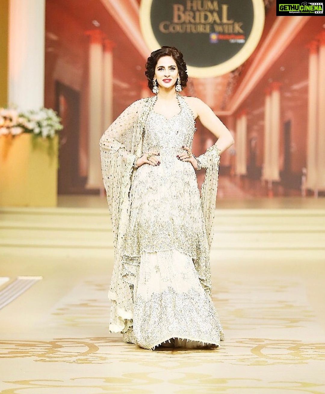 Saba Qamar Zaman Instagram - Thank you @umshabyuzmababar for the exquisite dress. It was lovely working with you and your team. Loved your collection❤️ Special Thanks to the brilliant Razeen for the gorgeous hair and makeup @razeenofficialmua 🙏🏻❤️jewellery is by @Samreenvance @Harisusmaniimages_blog