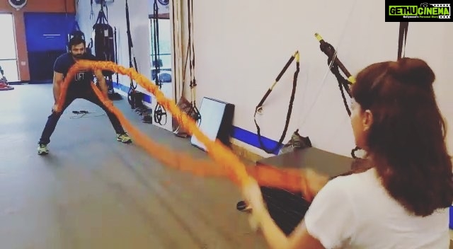 Saba Qamar Zaman Instagram - Good things take time. #sabaqamar @nabeelnasirkhan @convert.fitness.atelier #workout