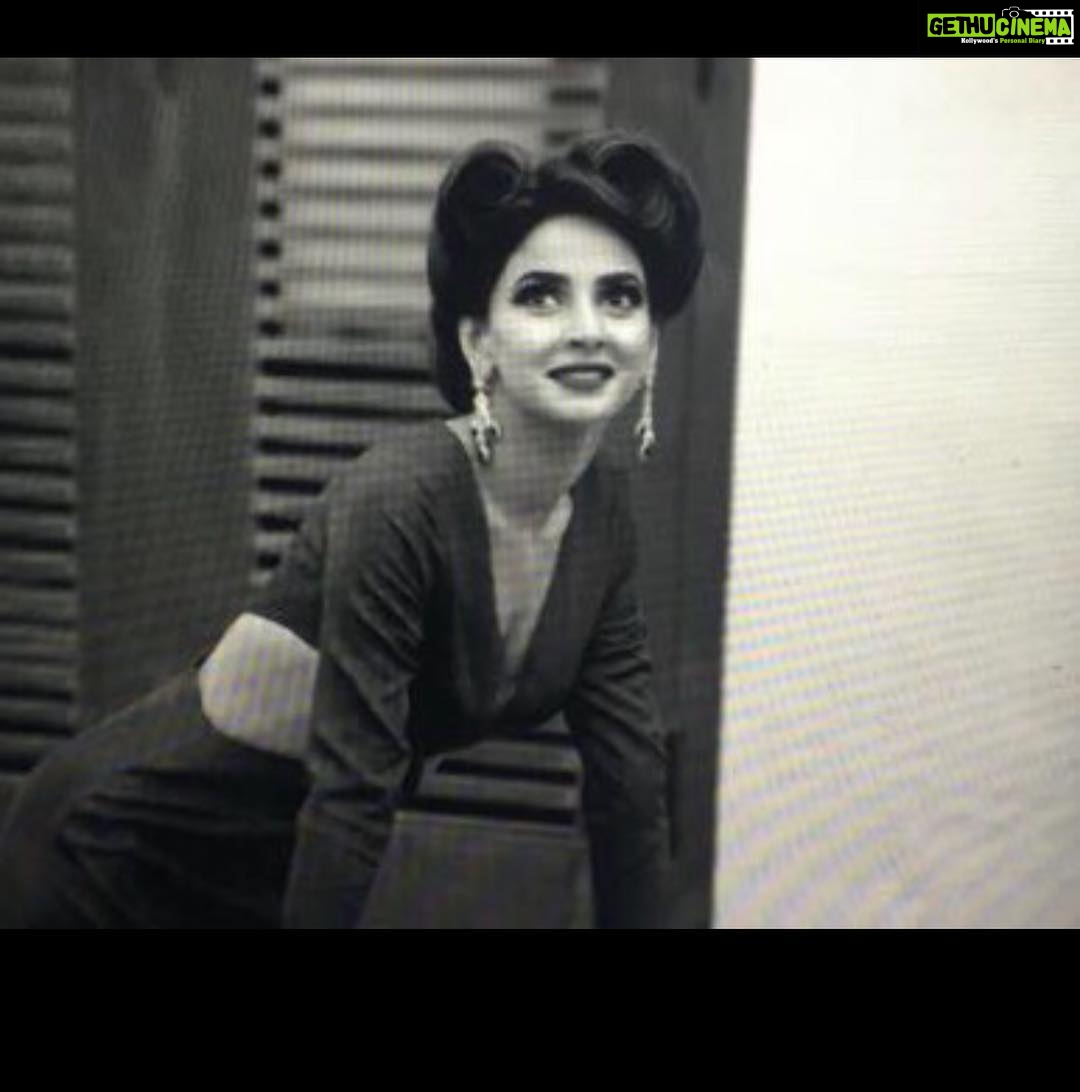 Saba Qamar Zaman Instagram - Surprise yourself.