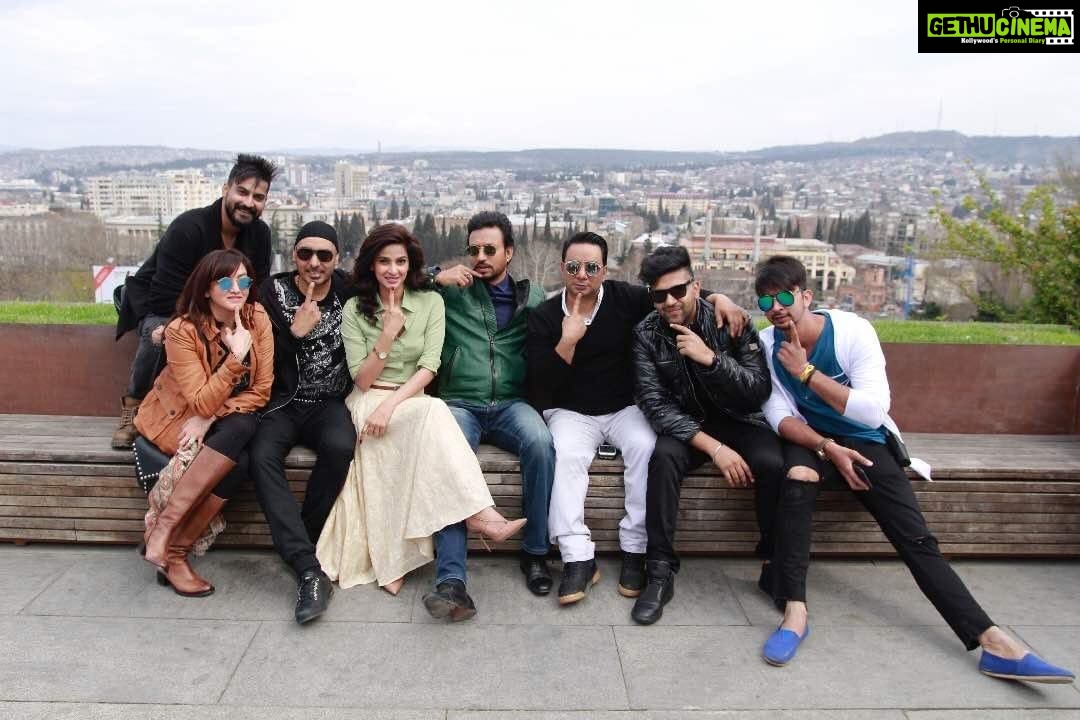 Saba Qamar Zaman Instagram - Don't miss out on #Hindimedium tomorrow in cinemas near you! #sabaqamar #irrfankhan #Ahmedkhan #Sharadakarki #gururandhawa #Sukhbirsingh #HindMediumteam #Maddockfilms #tseries #bollywood 🤞 Tbilisi, Georgia