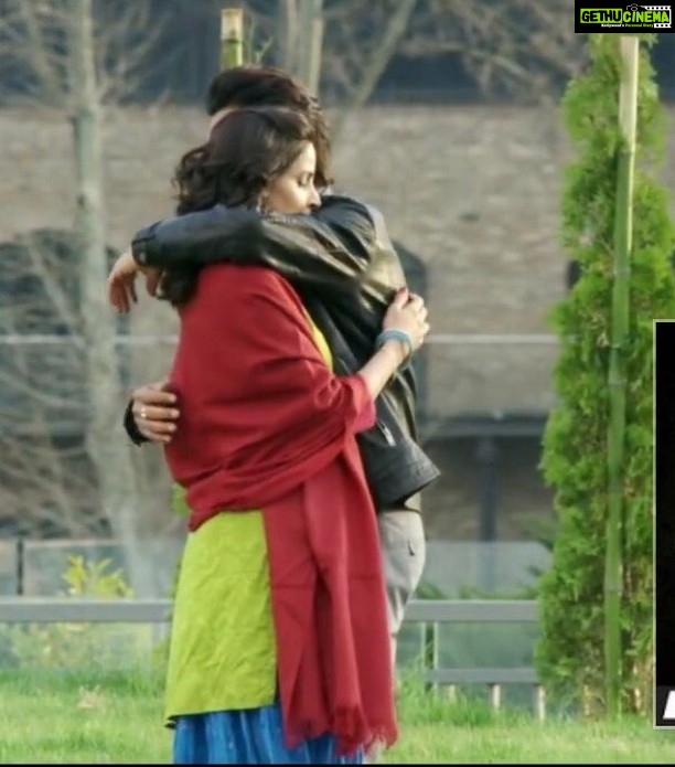 Saba Qamar Zaman Instagram - Sometimes all you need is a hug 🤗 #Sabaqamar #Irrfankhan #Hindimedium #Tseries #Hoor #Maddockfilms ##bollywood #may12th2017 Tbilisi, Georgia