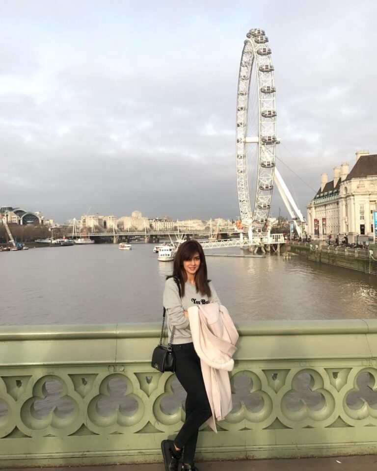 Saba Qamar Zaman Instagram - #Sabaqamar #Londoneye #newyear #vacation #lifelessons #newadventures #London London, United Kingdom