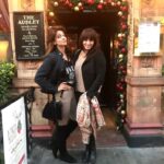 Saba Qamar Zaman Instagram - #Sabaqamar #london @Sharadakarki #lunch #friends #vacation #shopping #lollywood #bollywood London, United Kingdom