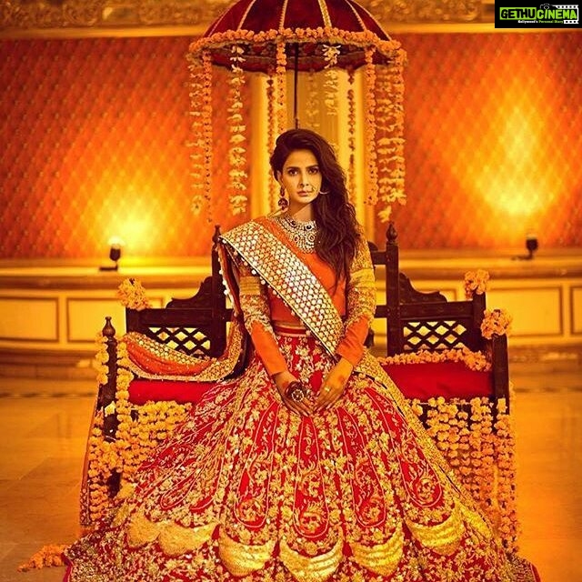 Saba Qamar Zaman Instagram - #Repost @hellopakistan with @repostapp ・・・ Titled 'NawabZaadi,' actress #SabaQamar is the face of #ErumKhan's bridal couture collection 16/17 💥💥💥 Shot by #GudduShani with #HaiyaBokhari as the stylist 👌 @erumkhancouture @sabaqamarzaman @guddushani @haiyab #HelloPromotions #WeddingWear #hellopakistan