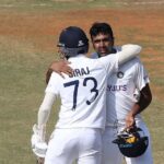 Sachin Tendulkar Instagram - @mohammedsirajofficial’s reaction to @rashwin99 getting to his 💯 was interesting & I thoroughly enjoyed it. This is what Team Sport is all about.. एक दूसरे के लिए खुश होना, उनकी ख़ुशी में शामिल होना.. enjoying & being a part of your teammates’ success. Proud of you Siraj & #TeamIndia!