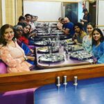 Sachin Tendulkar Instagram – Had a સરસ Gujarati thali at Shree Thaker Bhojnalay to celebrate Anjali’s birthday. 

Her Gujju genes are strong but our jeans’ buttons were weak after this meal! 🤣

Also, was amazed to learn that this restaurant is running since 1945 🤯