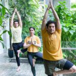 Sachin Tendulkar Instagram – Celebrating #FathersDay by doing some Yoga together! 🧘🏼‍♂️🧘🏼‍♀️🧘🏼‍♂️ #InternationalYogaDay