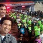 Sachin Tendulkar Instagram - What an impressive turnout of passionate runners this morning for the 5th edition of @idbifed_newdelhimarathon ! Heartening that we’ve grown 4️⃣ times since the 1st edition, with increased participation from women. Let’s double up this number next year & halve our timings! #KeepMovingDelhi #SportPlayingNation New Delhi