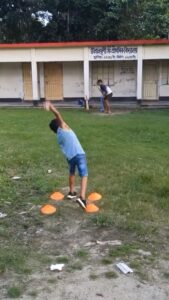 Sachin Tendulkar Instagram - Wow! 😯 Received this video from a friend… It's brilliant. The love and passion this little boy has for the game is evident. #cricket #special #children #spin