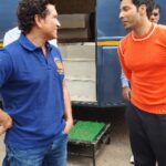 Sachin Tendulkar Instagram – ‪It’s always good to mix work with play. ‬
‪Had a lot of fun playing cricket with the crew during a shoot & was pleasantly surprised with @varundvn dropping by along with @bachchan who joined us for some time . 😀‬
‪#SportPlayingNation‬
‪#FitIndiaMovement‬