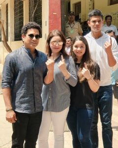 Sachin Tendulkar Instagram - Voting this year has been so much more special with Sara and Arjun voting for the first time. I urge you all to go out and VOTE too! #LokSabhaElections #GotInked @ecisveep