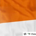 Sachin Tendulkar Instagram - Always gives me goosebumps when our National Anthem plays and the feeling used to become all the more special whenever I heard it on the ground while representing India. #TheSportsHeroes #JaiHind #IISM #Repost @thesportsheroes ・・・ •PART 6 : #DidYouKnow National Anthem was inducted in the Indian Constitution on 24th January, 1950. It’s an honour for us to be able to celebrate this glorious day with an extremely special tribute by #TheSportsHeroes - an initiative by #IISM Brace yourself as you witness the legends of Indian Sports enunciate the significance of #NationalAnthem in their lives. . . *Watch the complete video on IGTV. . . ‪#JaiHind #RepublicDay #India #HappyRepublicDay #Indian #Pride #JanaGanaMana #TSH #SportsHeroes #Sports #IISM @sachintendulkar @bhaichung15 @mirzasaniar @gaganarang @mbhupathi @wrestlersushil #DhanrajPillay #SunilGavaskar @nileshmkulkarni @iismworld @thesportsheroes