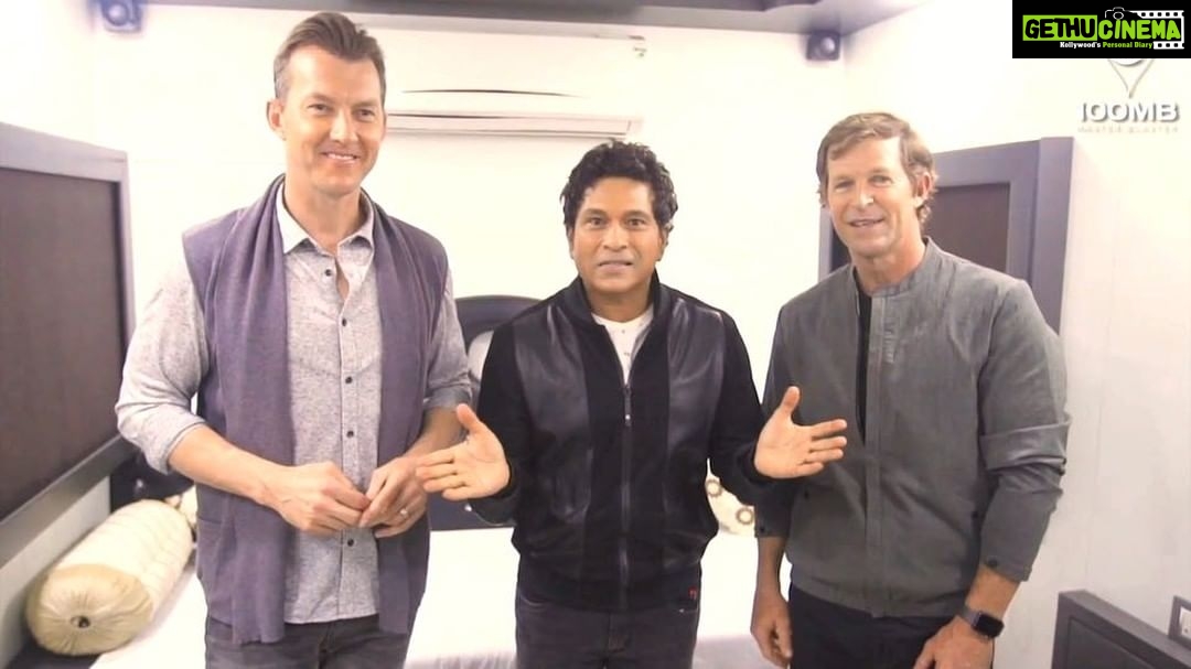 Sachin Tendulkar Instagram - Diwali is all about happiness and having sweets. @brettlee_58, @jontyrhodes8 and I enjoyed a few laughs and some mithai too. Have a safe Diwali filled with laughter, everyone. आप सभी को दिवाली की हार्दिक शुभकामनाएँ। #HappyDiwali 