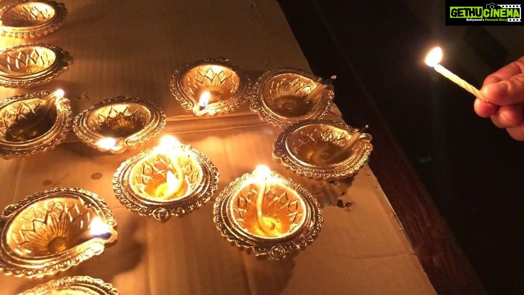 Sachin Tendulkar Instagram - May the footsteps of Goddess Lakshmi fill your lives with optimism and prosperity. आप सभी को धनतेरस की हार्दिक शुभकामनाएँ। #Dhanteras
