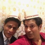 Sachin Tendulkar Instagram - Jab SRK met SRT 😋 @iamsrk